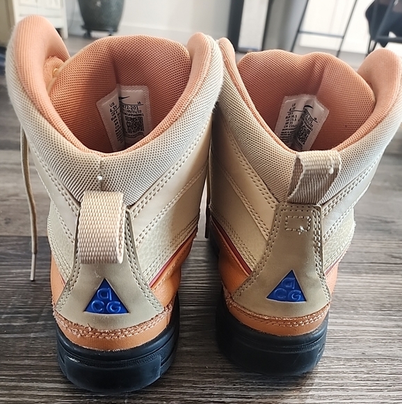 Nike ACG Kids' Tan and Orange Boots - Picture 6 of 9
